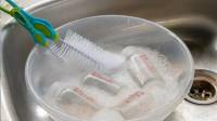 استریل کردن شیشه شیر نوزاد؛ روش صحیح تمیز کردن شیشه